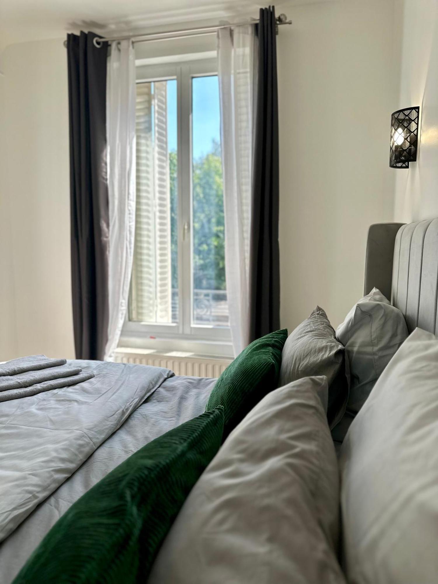 Appartement Moderne Entier Paris-Le Bourget Et Cdg エクステリア 写真