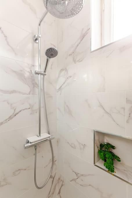 Appartement Moderne Entier Paris-Le Bourget Et Cdg エクステリア 写真